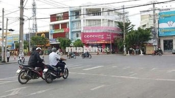 1,6 tỷ có nhà 2pn, ngang 5m, có phòng ở trệt, sát chợ, ngay trung tâm