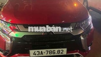 Mitsubishi Outlander màu Đỏ