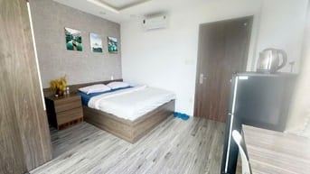 Cho thuê căn hộ dịch vụ cao cấp có ban công tại Quận 3
