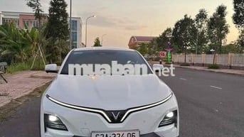 VinFast VF6 Plus 2025 Trắng Xe điện