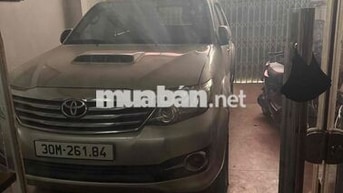 Toyota Fortuner màu Bạc