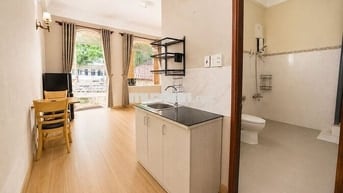 Phòng Ban công Hồng Hà gần Công Viên Gia Định.