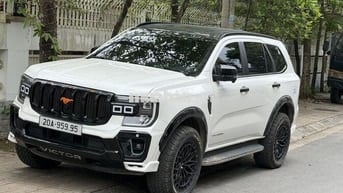 Ford Everest Titanium 4x4 2025 Trắng