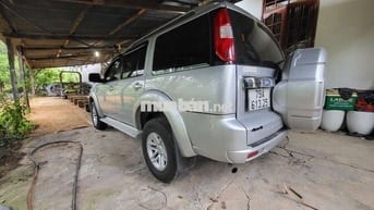 Ford Everest 2011 Hai cầu Số sàn Bạc