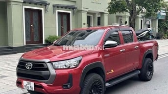 Toyota Hilux 2020 màu Đỏ