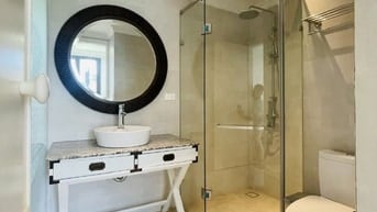 Ngôi nhà 3 phòng ngủ, mới, view Sông đẹp Long Biên cho thuê 0983739032