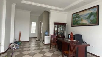 Cho thuê nhà 17, mặt  phố Quan Hoa, phường Nghĩa Đô, Tp Hà Nội, Sổ đỏ 