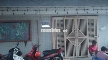 Cho thuê nhà  ngang gần 8m*3,5m, có 1 lầu đường Nguyễn Hữu Hào q4 