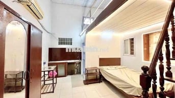 Phòng rộng, cao , gần quận 1, cửa sổ trời