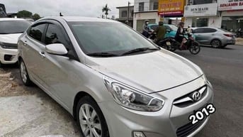 Hyundai Accent 2013 Số sàn Bạc 9000km/năm