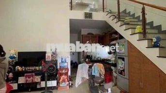 Cần bán gấp nhà 1 trệt 1 lững , sổ riêng thổ cư , ngay chợ Bửu Hoà