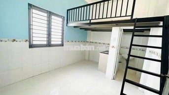 👉 Sau Lưng ĐH Nguyễn Tất Thành
