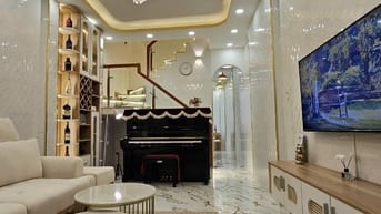 Nhà đẹp 30m2, LẠC LONG QUÂN giáp Quận 10, an ninh, giá 4.15 tỷ TL,