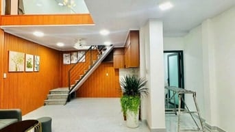 Nhà đẹp 30m2  LẠC LONG QUÂN giáp Quận 10, an ninh , giá 4.15 tỷ TL .