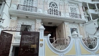 Bán gấp Villa Phố 456/66 Cao Thắng .DT:12,5 x 16m, hầm, 2 lầu,áp mái