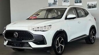MG HS Luxury Trắng