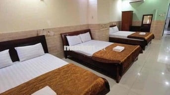 khách sạn 7 tầng lầu mặt tiền lũy bán bích