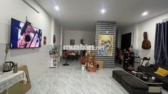 Nhà 2 tầng sân vườn rộng, kiên cố, khu dân trí cao, giá đầu tư
