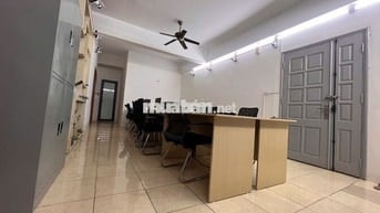 Chính chủ cho thuê văn phòng 137 Nguyễn Ngọc Vũ, 3 PN, 90m, 12tr/tháng
