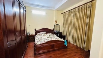 Bán nhà Ngã Tư Sở 57m2, nhà 5 tầng ở luôn, ô tô đỗ cửa, chính chủ