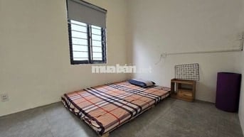 Cho nữ thuê phòng trong nhà mặt tiền