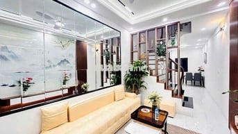 NHÀ ĐẸP Ở NGAY – TẶNG FULL NỘI THẤT – NGÕ THÔNG – SỔ NỞ HẬU ĐẸP.