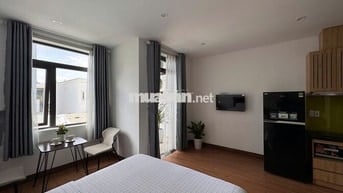 Cho thuê căn hộ 35m2, có ban công, cách biển 5 phút đi bộ