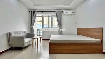 Căn hộ full nội thất ban công thoáng Cách Mạng Tháng 8 Quận 1