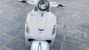Piaggio Vespa GTS Trắng