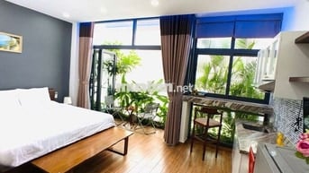 Free Gym + hồ bơi + nước + dịch vụ + Vệ sinh phòng 2 l/tuần -Thang máy
