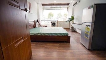 Cho thuê căn hộ ban công - máy giặt riêng mặt tiền Trường Sa Q3