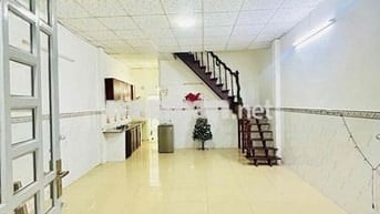 cho thuê nhà nc trệt 1 lầu . 3 phòng ngủ 2wc. phan văn trị p11 Bt