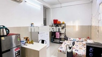 NGAY CẦU BÔNG PHÒNG XINH CỬA SỔ TRỜI SẴN MÁY LẠNH VÀ KỆ BẾP NẤU ĂN🔥