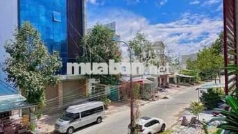 NHÀ 4 TẦNG VỊ TRÍ ĐẸP THUẬN TIỆN KINH DOANH,CHO THUÊ GIÁ RẺ