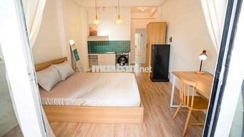 CHO THUÊ CHDV BAN CÔNG VEW THOÁNG MÁT FULL NỘI THẤT QUẬN 1