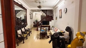 Cho thuê nhà ngõ 82 Nguyễn Phúc Lai, Hoàng Cầu.