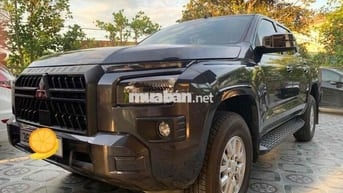 Mitsubishi Triton 2025 9000 km Đen