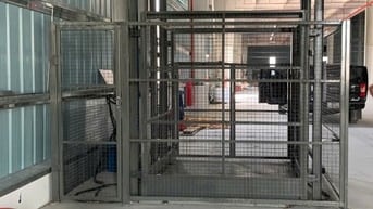 Phân phối thang nâng hàng thủy lực giá tốt