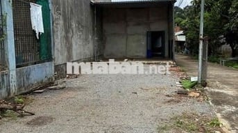 Cho thuê nhà mặt tiền hẽm phường Long Khánh cách tượng đài 500m