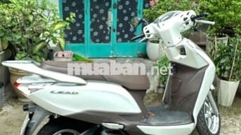 Honda Lead Trắng Xăng