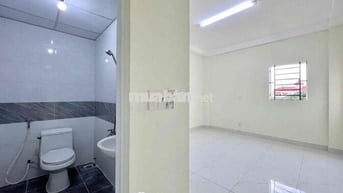 PHÒNG MỚI CÓ CỬA SỔ TRỜI GẦN VHU ĐẦM SEN FREE DV FREE XE