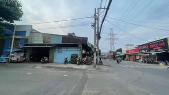 Nhà góc 2MT Đ.Số 51, 11x20m, KD sầm uất, 42 triệu. gần chợ