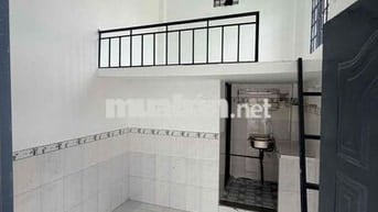 Trống phòng có ban công thoáng mát ngay chợ 434