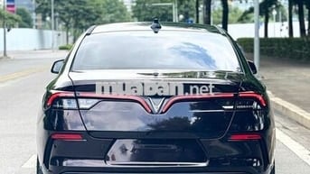 VinFast Lux A 2.0 Turbo Base Nâu