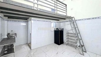 PHÒNG TRỌ GIÁ RẺ - GÁC CAO 2M - CỬA SỔ TRỜI - NGAY TRƯỜNG CHINH