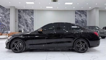 Bán Mercedes C300 AMG sản xuất 2019. xe 1 chủ đi ít, biển Hà Nội.
