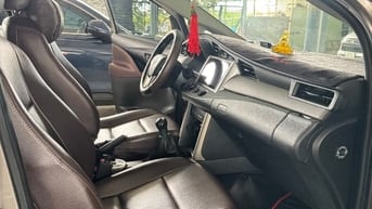Bán xe inova 2.0 số sàn - xe gia đình 62 ngàn Km 