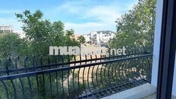 CĂN HỘ 1 PHÒNG NGỦ BAN CÔNG RỘNG