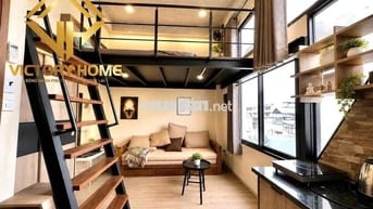 Duplex gác cao đứng được cửa sổ trời siu to