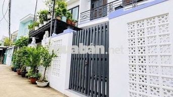 nhà ngay chợ bà điểm đúc lưng xinh đẹp 